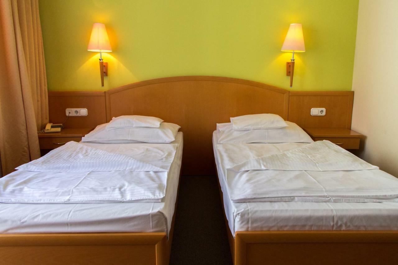 Bella Hotel セゲド エクステリア 写真